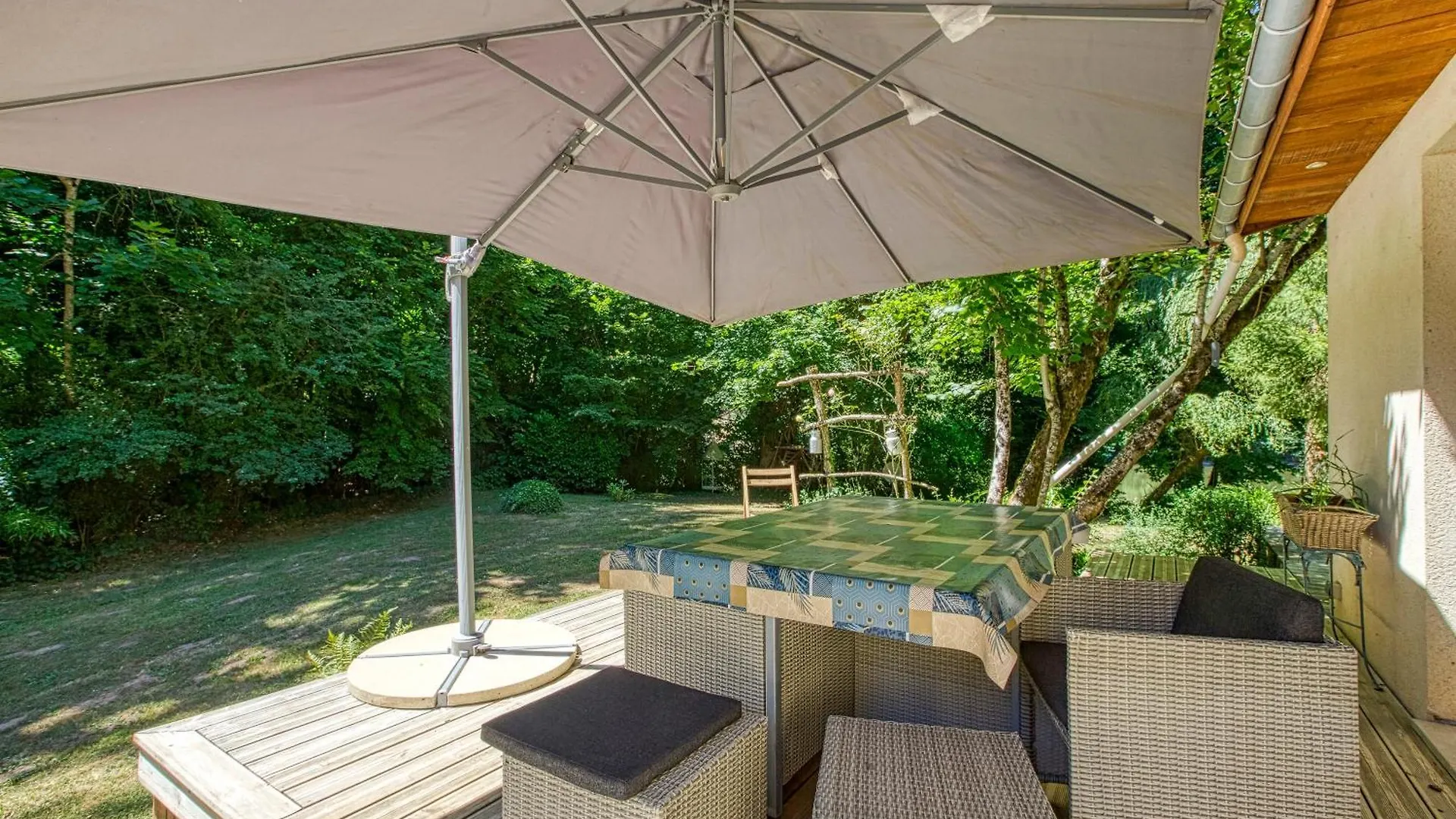 Villa Au Fil De L'Eau Pradines  Ferienhaus